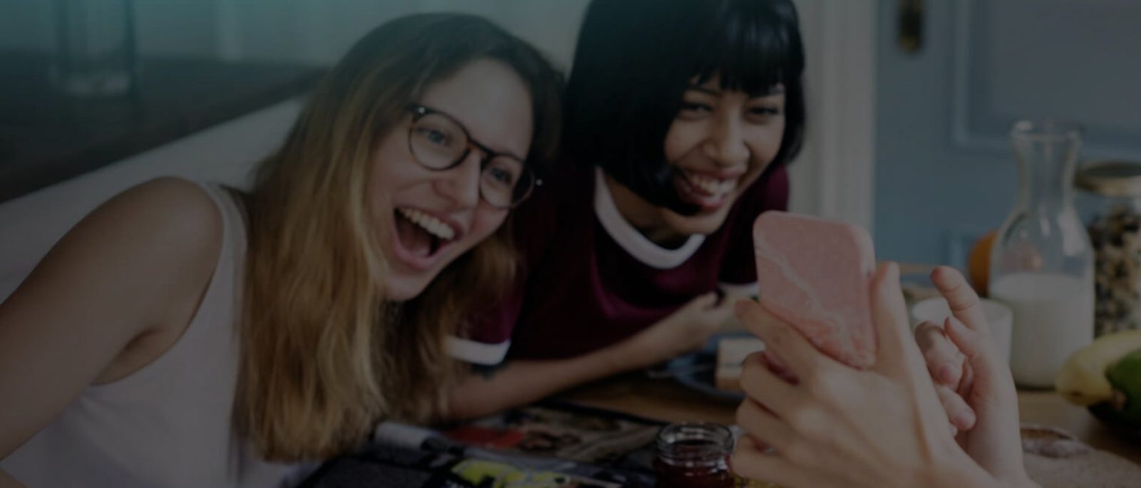 The Weekend Club website homepage — Brunch with 5 new friends on the weekend